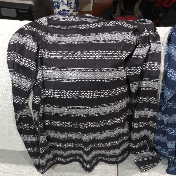 Patagonia - 2 Women’s XS Base layer soft tops for amazing comfort in all sports! - Picture 8 of 10